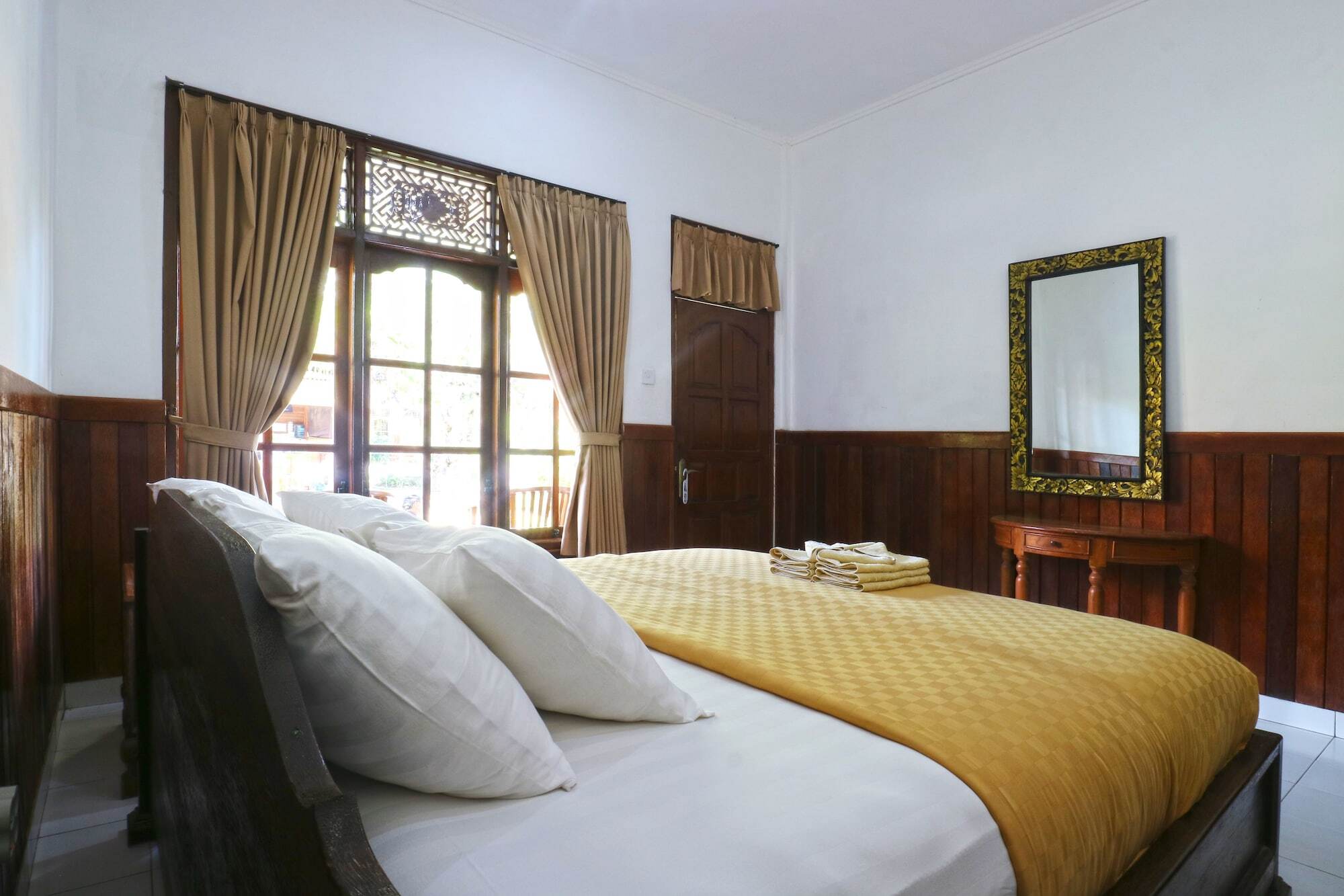 Puri Nusa Beach Hotel Batumadeg 外观 照片