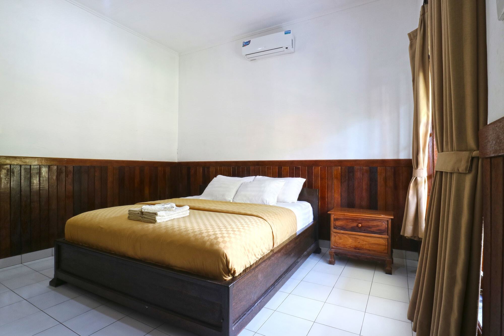 Puri Nusa Beach Hotel Batumadeg 外观 照片